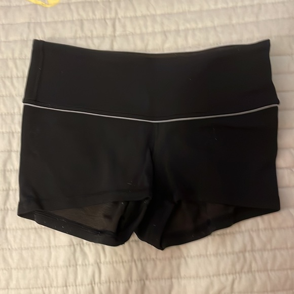 Lululemon boogie shorts 4 - Picture 4 of 7